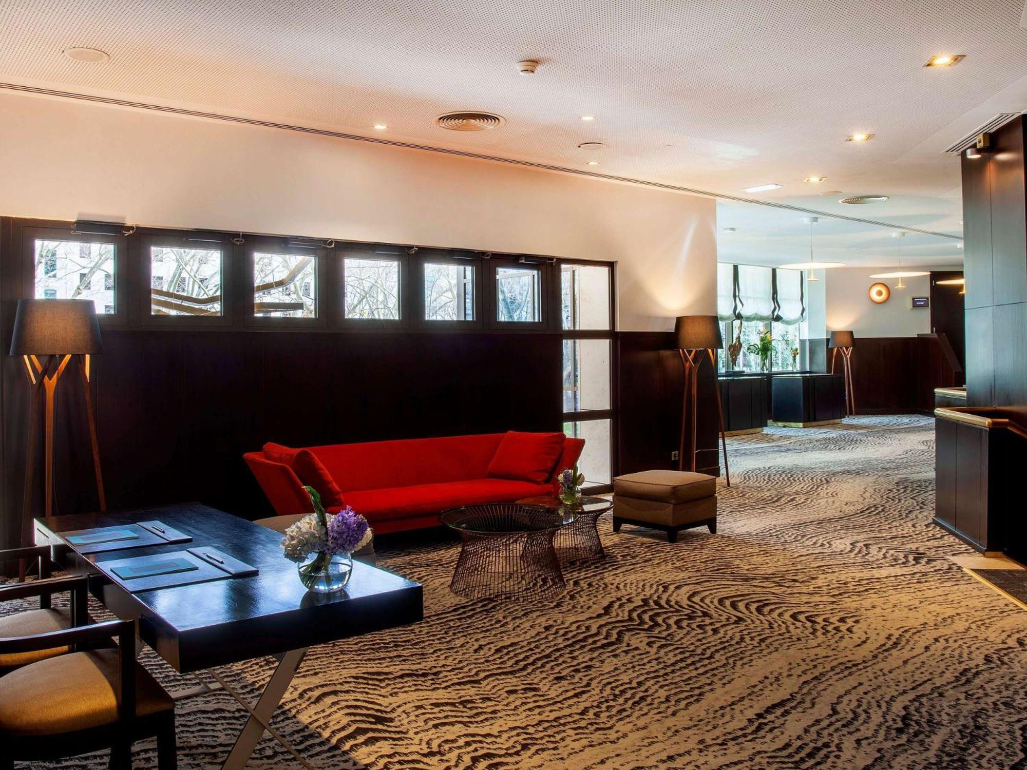 ホテル ソフィテル リスボン リベルダーデ エクステリア 写真 The lobby of the hotel