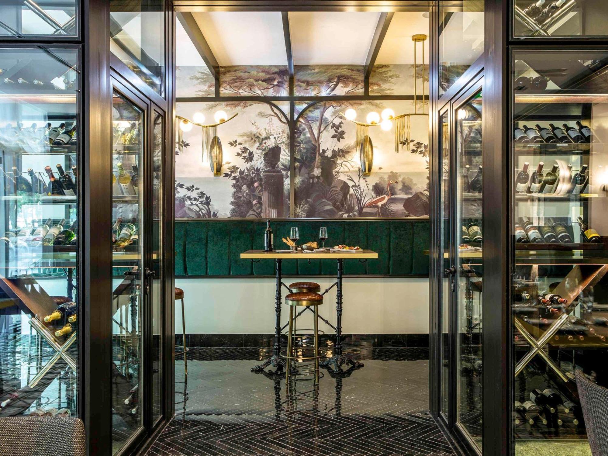 ホテル ソフィテル リスボン リベルダーデ エクステリア 写真 The entrance to the bar