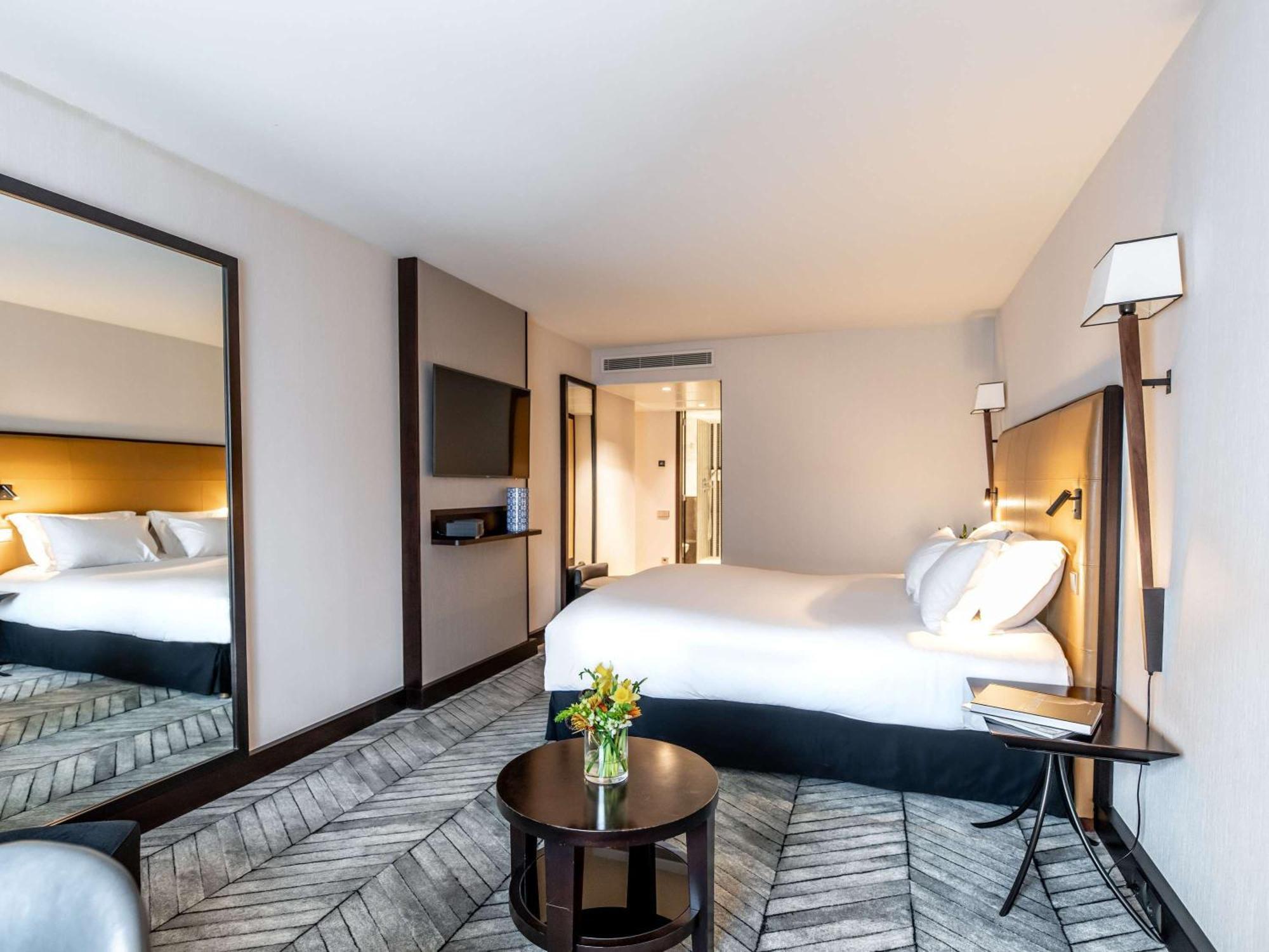 ホテル ソフィテル リスボン リベルダーデ エクステリア 写真 A room at the hotel