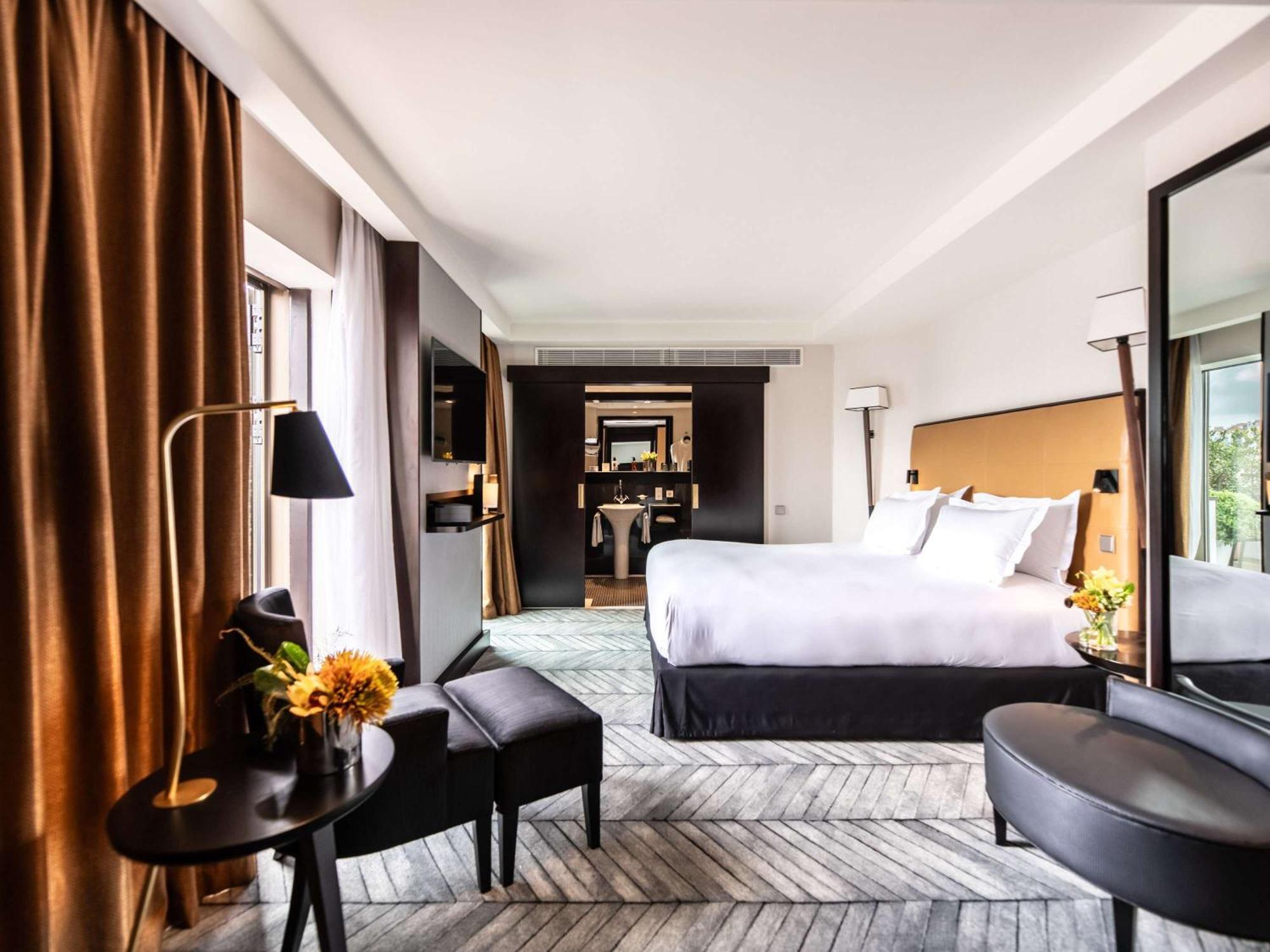 ホテル ソフィテル リスボン リベルダーデ エクステリア 写真 A room at the hotel