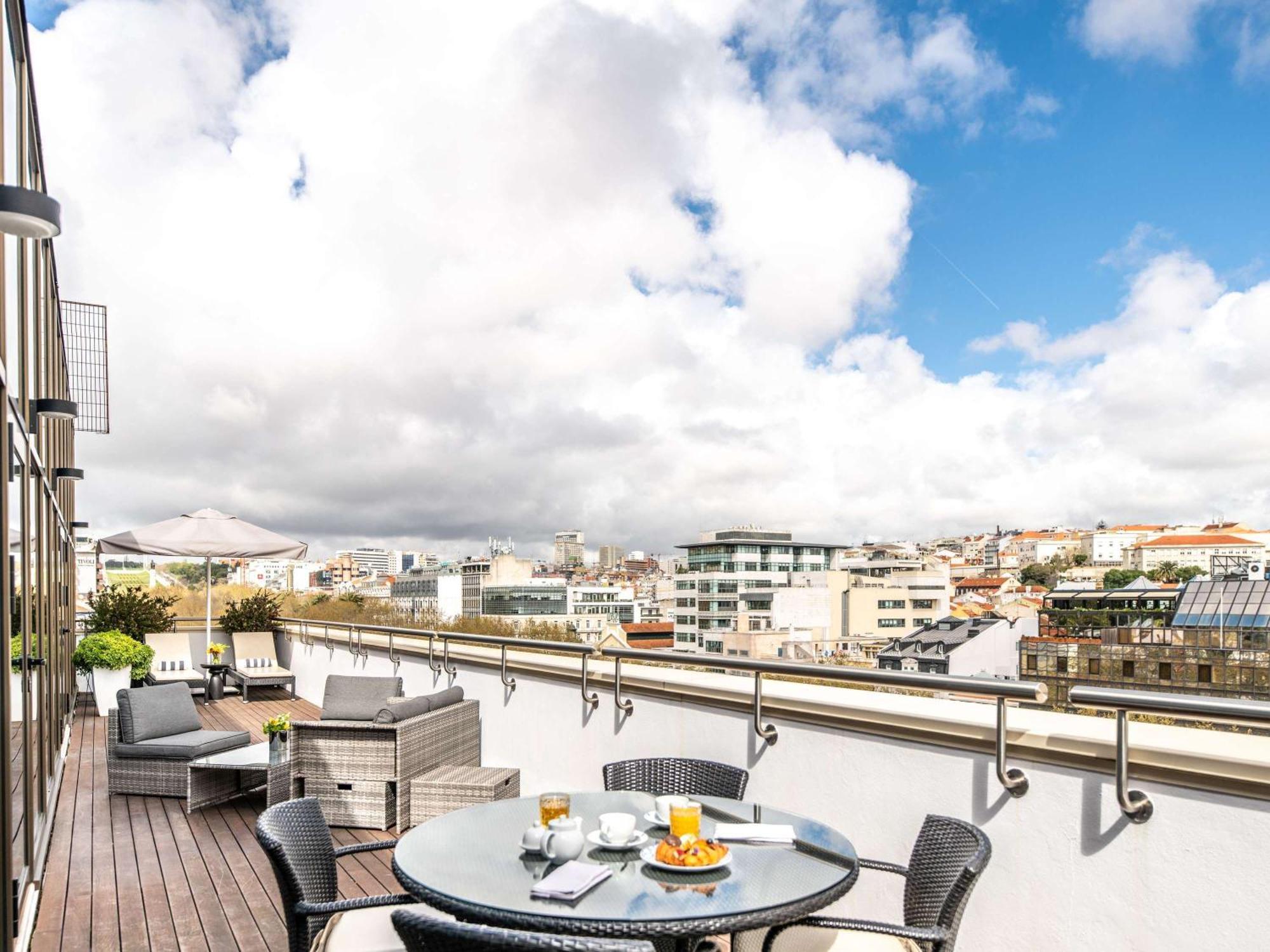 ホテル ソフィテル リスボン リベルダーデ エクステリア 写真 View from the rooftop
