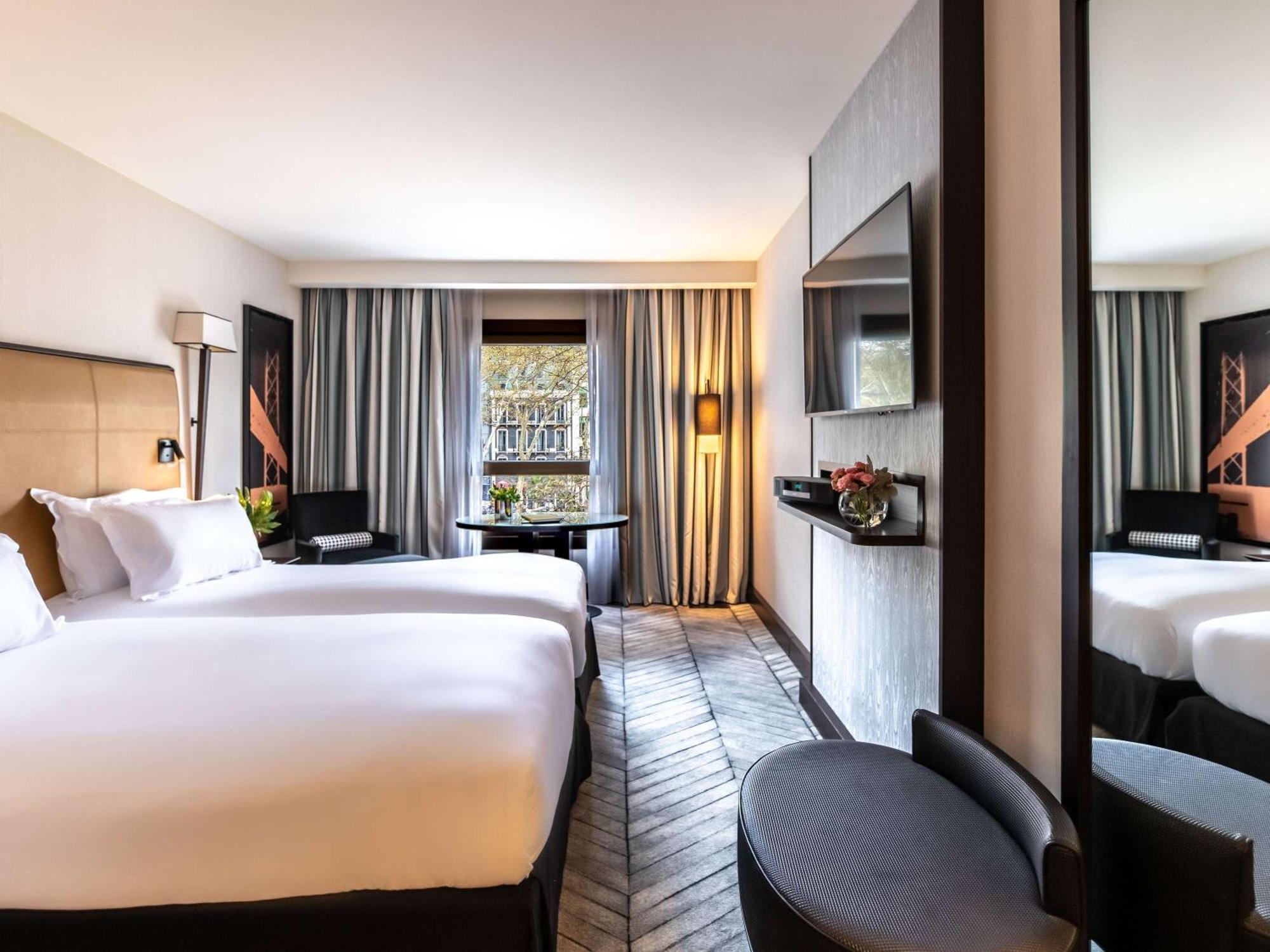 ホテル ソフィテル リスボン リベルダーデ エクステリア 写真 A room at the hotel